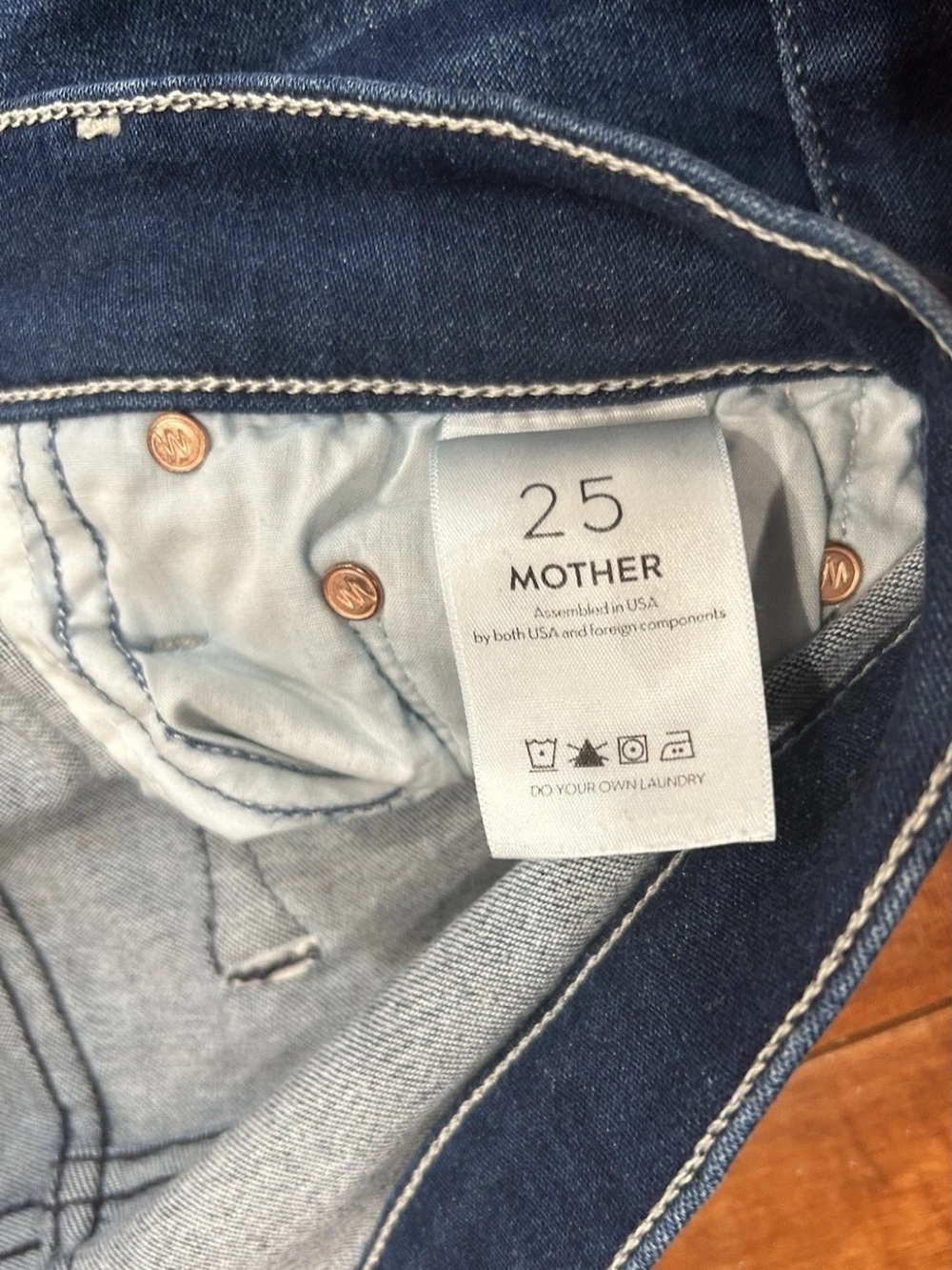 MOTHER The Weekender Fray Jeans Women Size 25 Dark Wash Bootcut Flare Denim - Picture 5 of 13